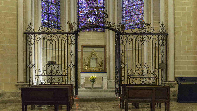 Veil Chapel at Chartres Cathedral by photographer Jill K H Geoffrion